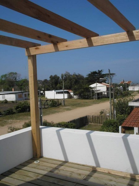 Casa moderna en Manantiales a tres cuadras del mar